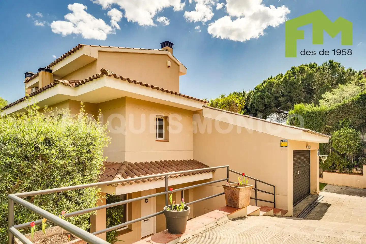 Vista exterior de Casa o xalet en venda en Teià amb Aire condicionat, Calefacció i Jardí privat