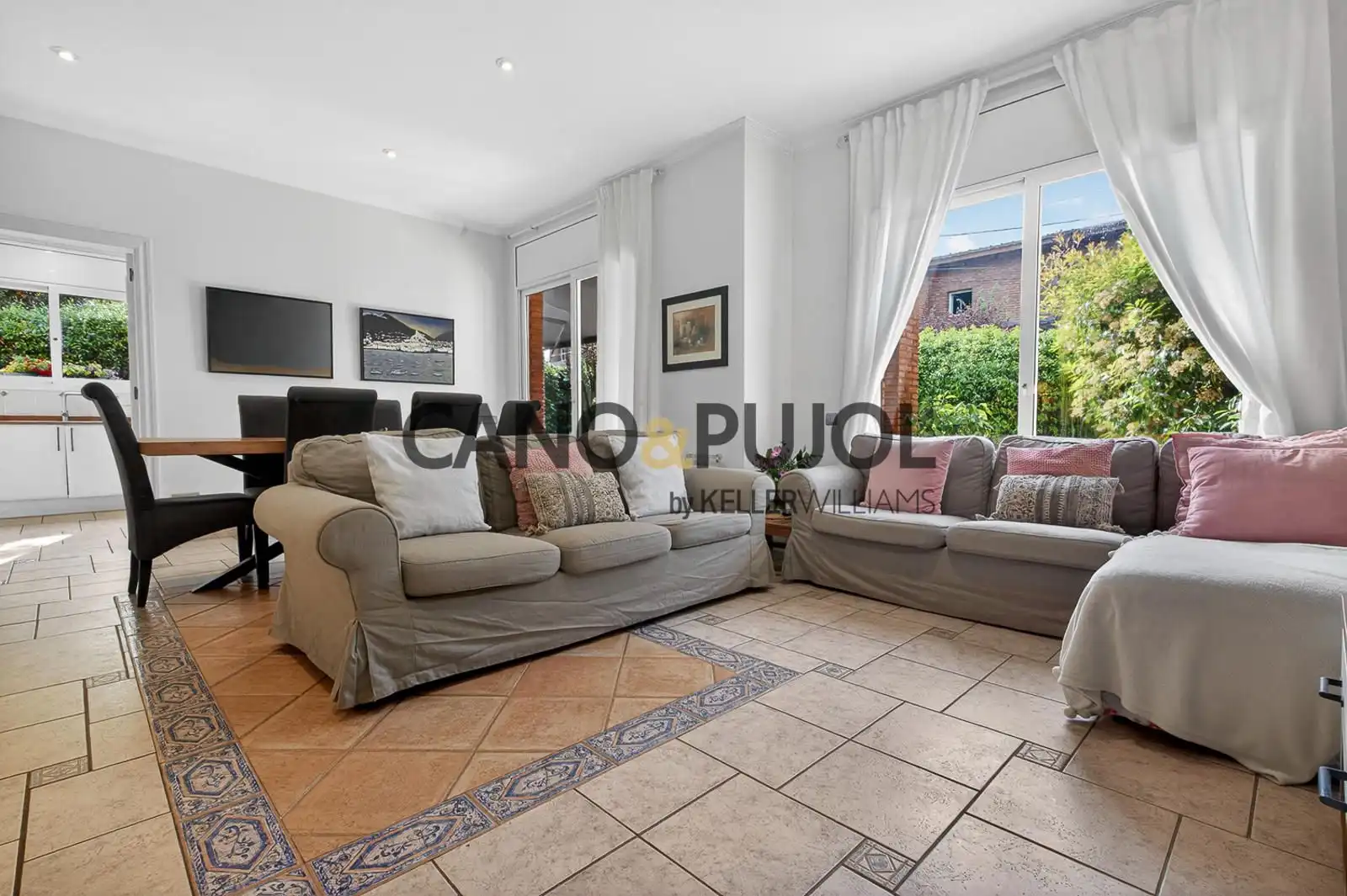 Sala d'estar de Casa o xalet en venda en Sant Cugat del Vallès amb Aire condicionat, Calefacció i Terrassa