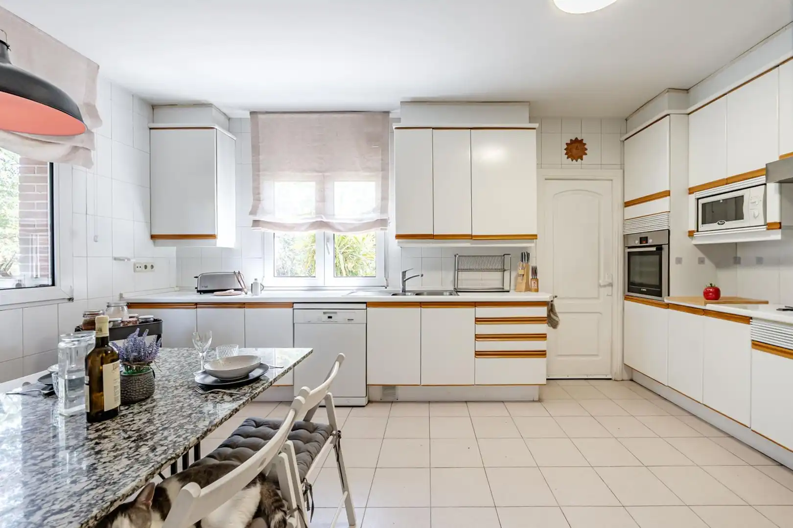 Cocina de Casa o chalet en venta en Las Rozas de Madrid con Aire acondicionado, Calefacción y Jardín privado