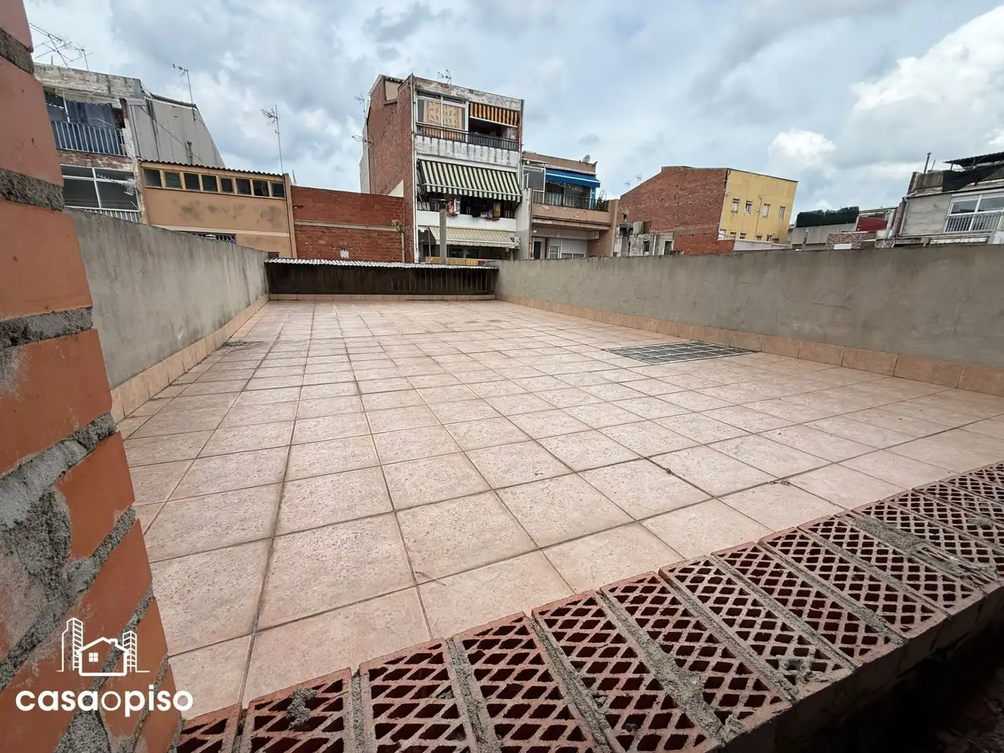 Terraza de Casa adosada en venta en Terrassa