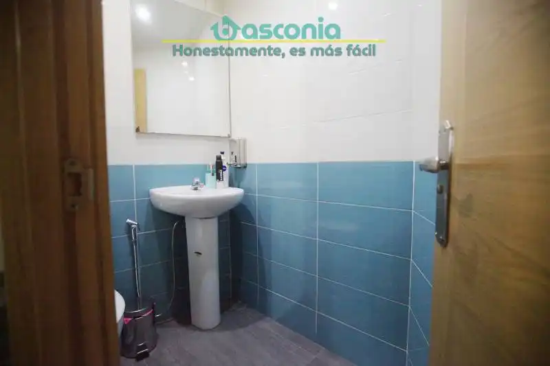 Baño de Local en venta en Basauri  con Amueblado