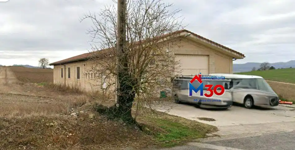 Außenansicht von Fabrikhallen zum Verkauf in Lantarón