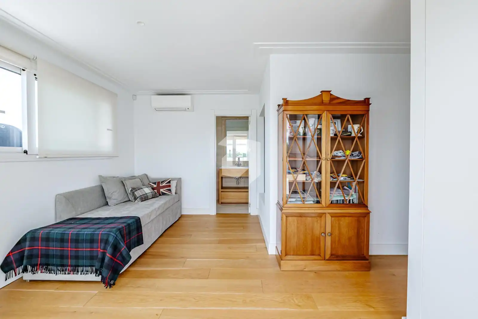 Living room of Attic for sale in Madrid  with Air Conditioner, Heating and Parquet flooring