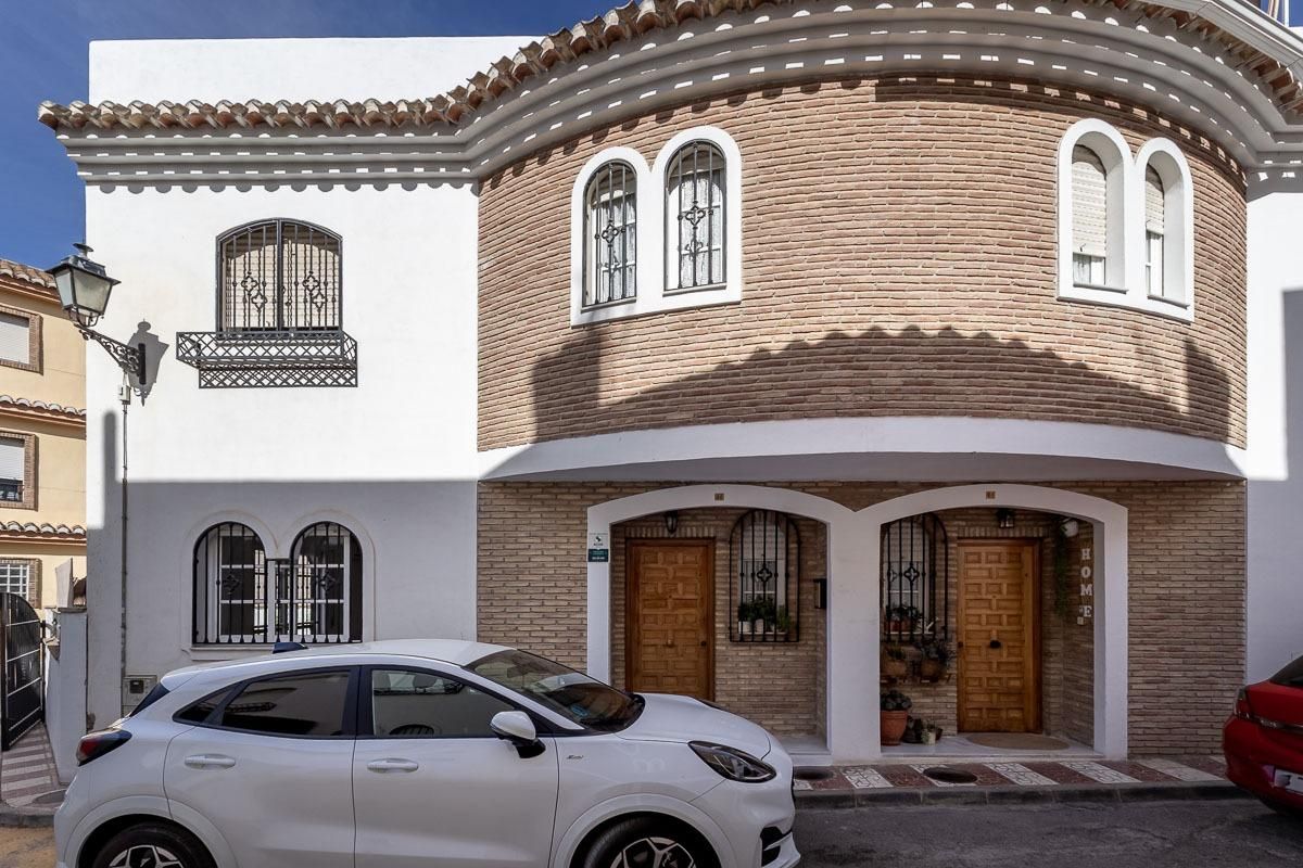 Casa adosada en venda a Cenes de la Vega