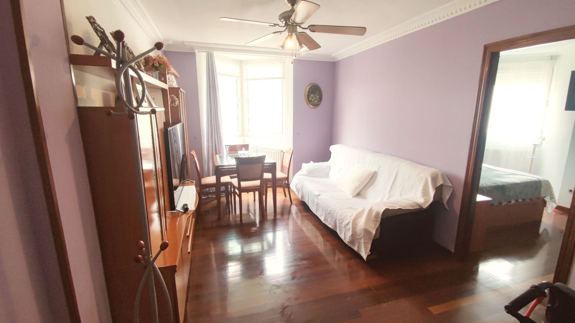 Sala de estar de Piso en venta en Santa Cruz de Bezana con Calefacción, Parquet y Amueblado