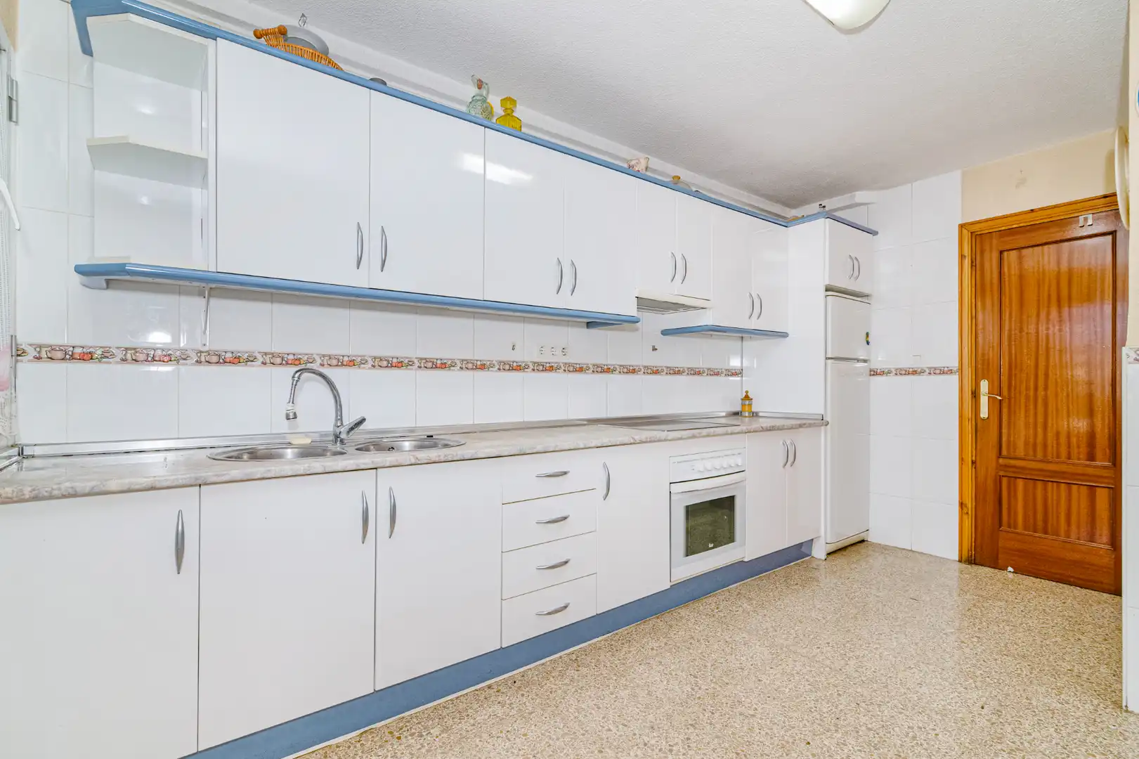 Kitchen of Flat for sale in Granada  with Terrace, Storage room and Balcony