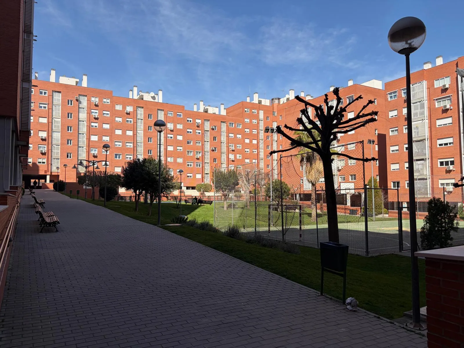 Vista exterior de Pis en venda en  Madrid Capital amb Terrassa, Traster i Piscina comunitària