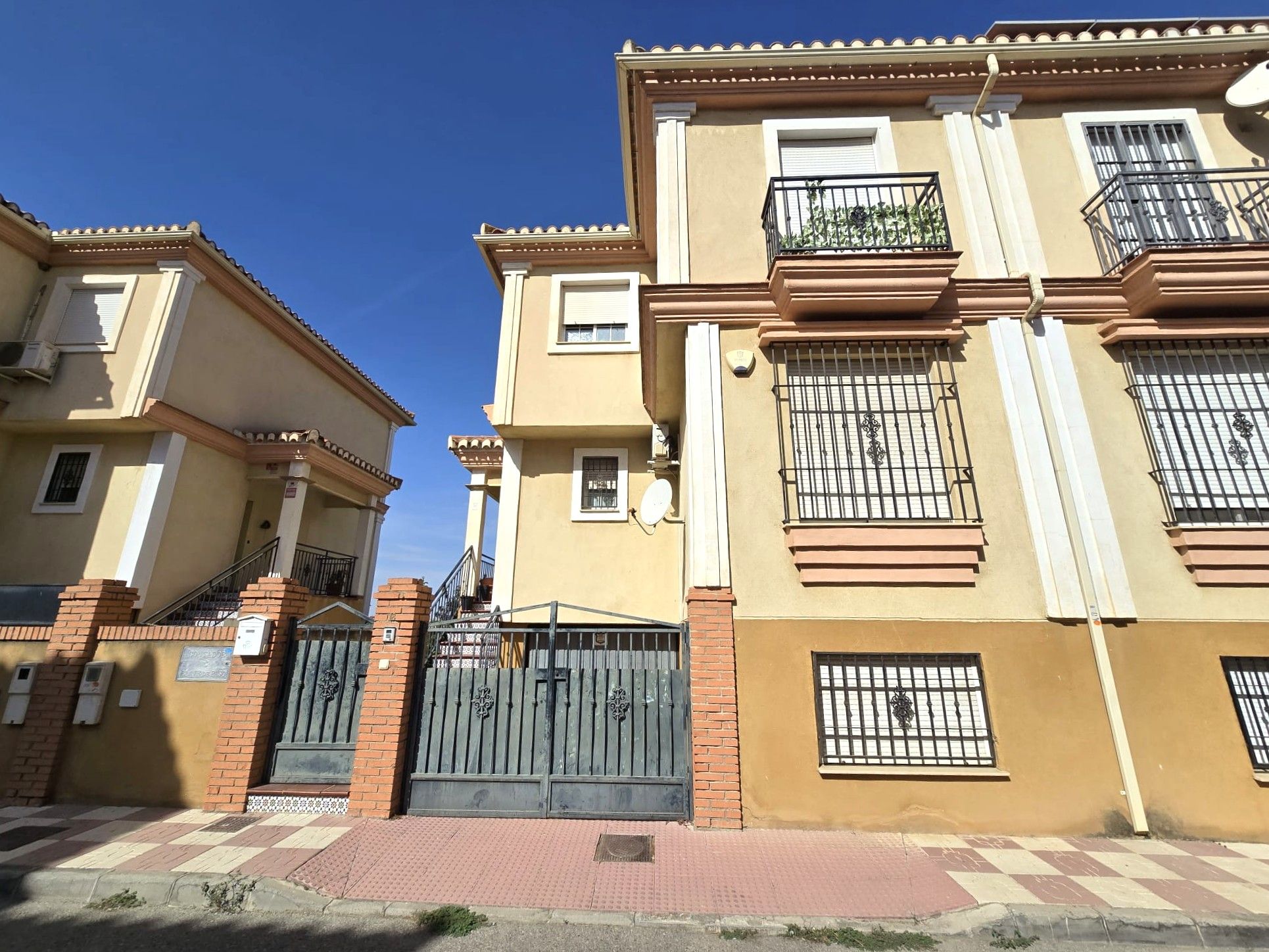 Vista exterior de Casa o xalet en venda en Vegas del Genil