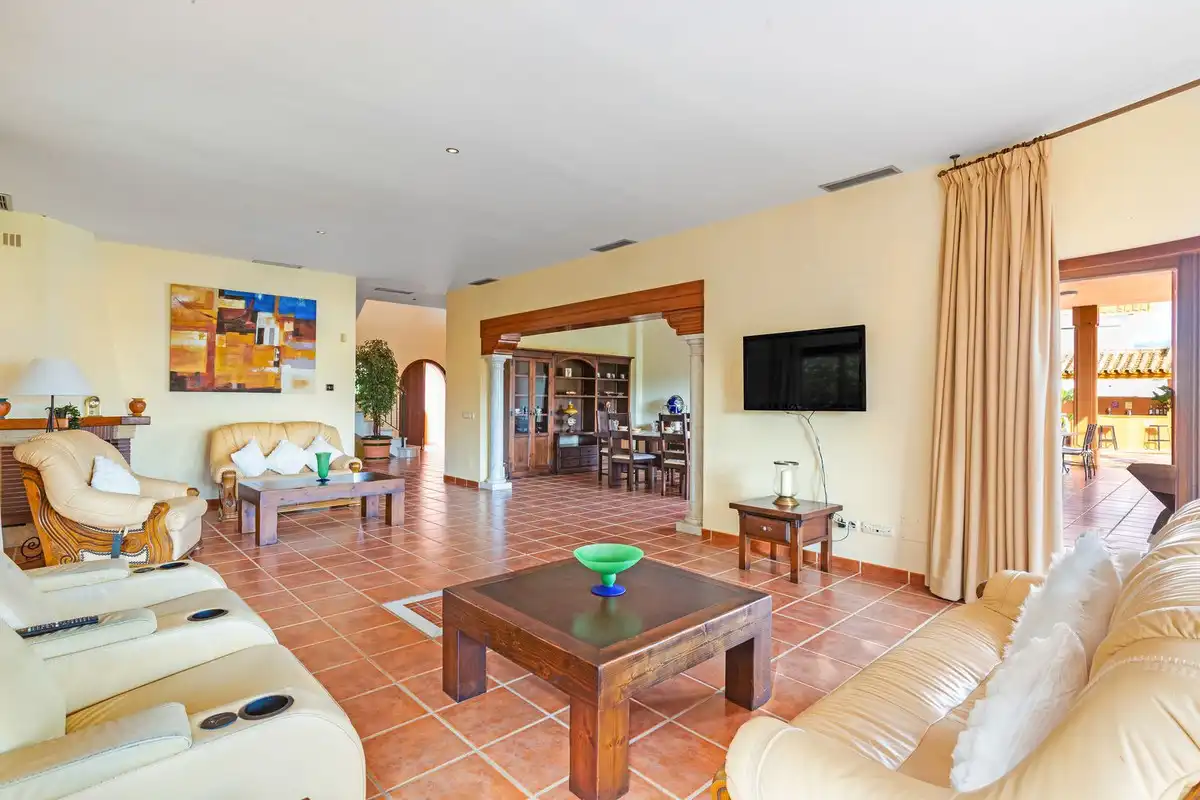 Chalet con piscina en venta en Calle Benahavis, imagen 6