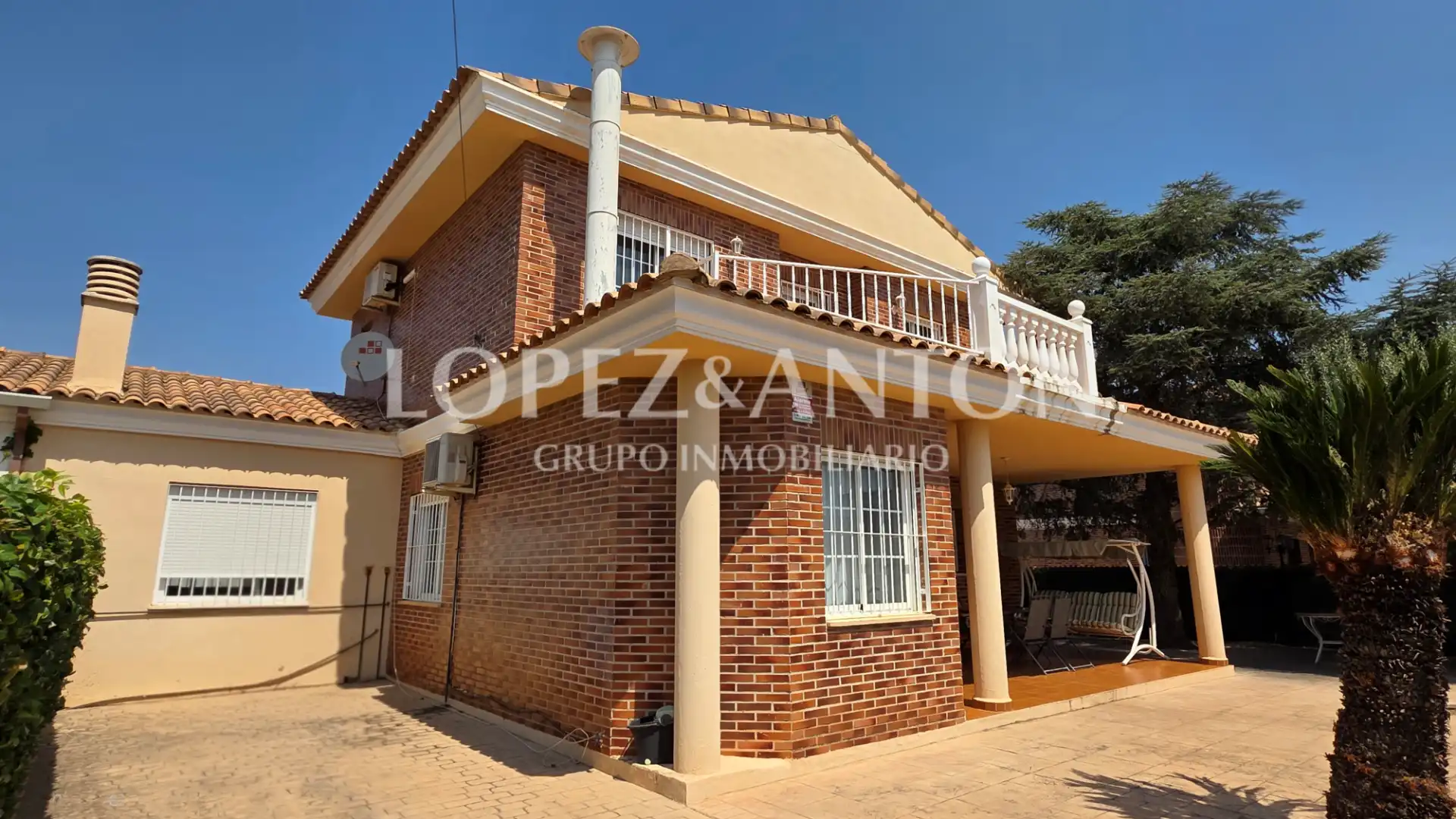 Vista exterior de Casa o chalet en venta en L'Eliana con Aire acondicionado, Calefacción y Jardín privado