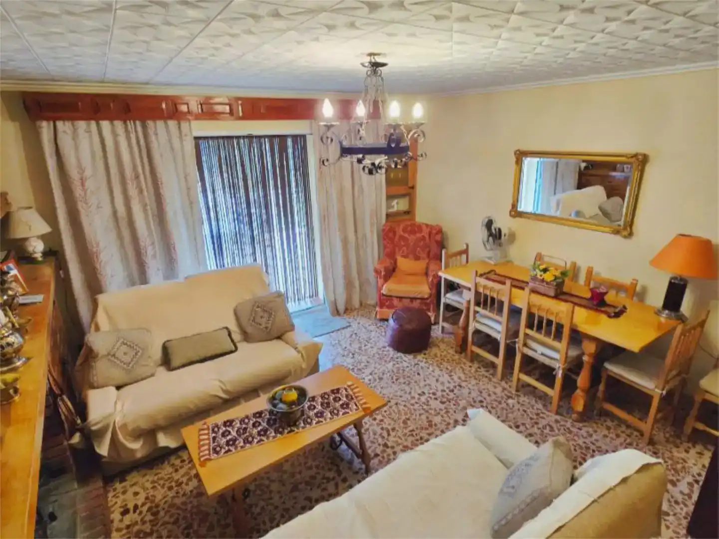 Sala d'estar de Casa o xalet en venda en Ossa de Montiel amb Balcó