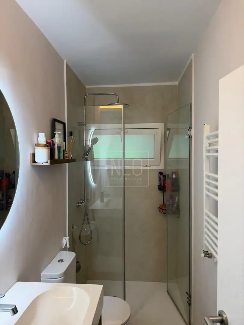 Bathroom of Flat for sale in Madrid  with Air Conditioner and Heating