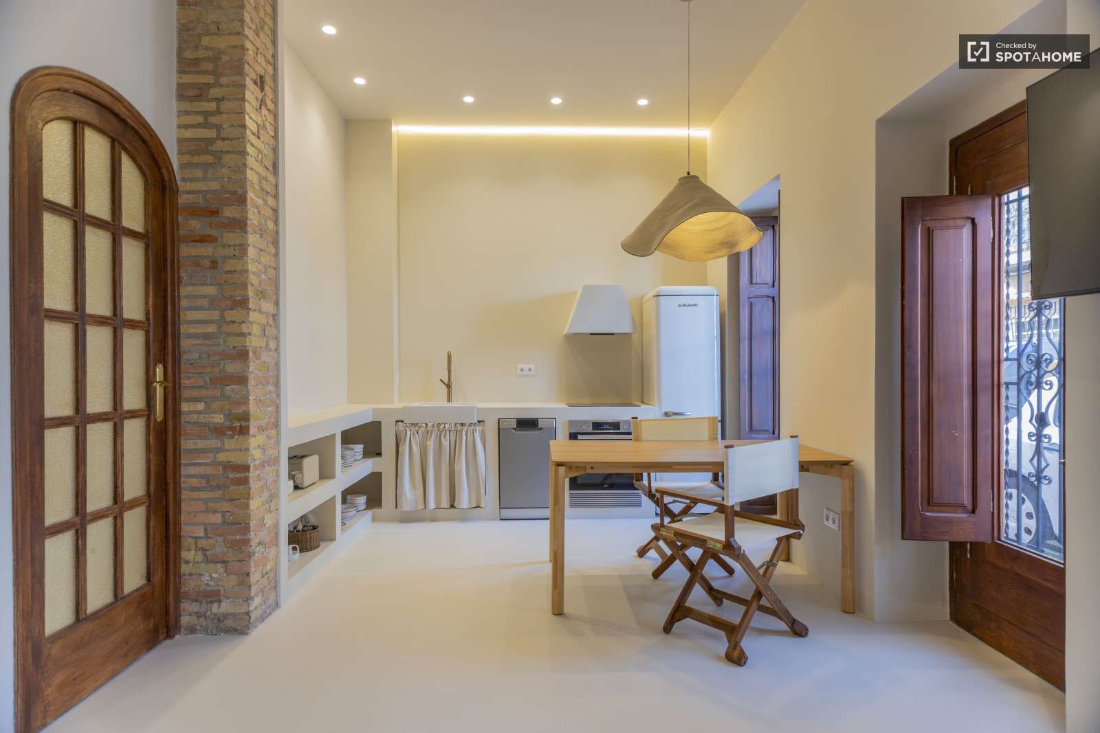 Cuina de Apartament per a compartir en  Valencia Capital amb Aire condicionat i Terrassa