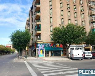 Vista exterior de Àtic de lloguer en  Huesca Capital amb Terrassa