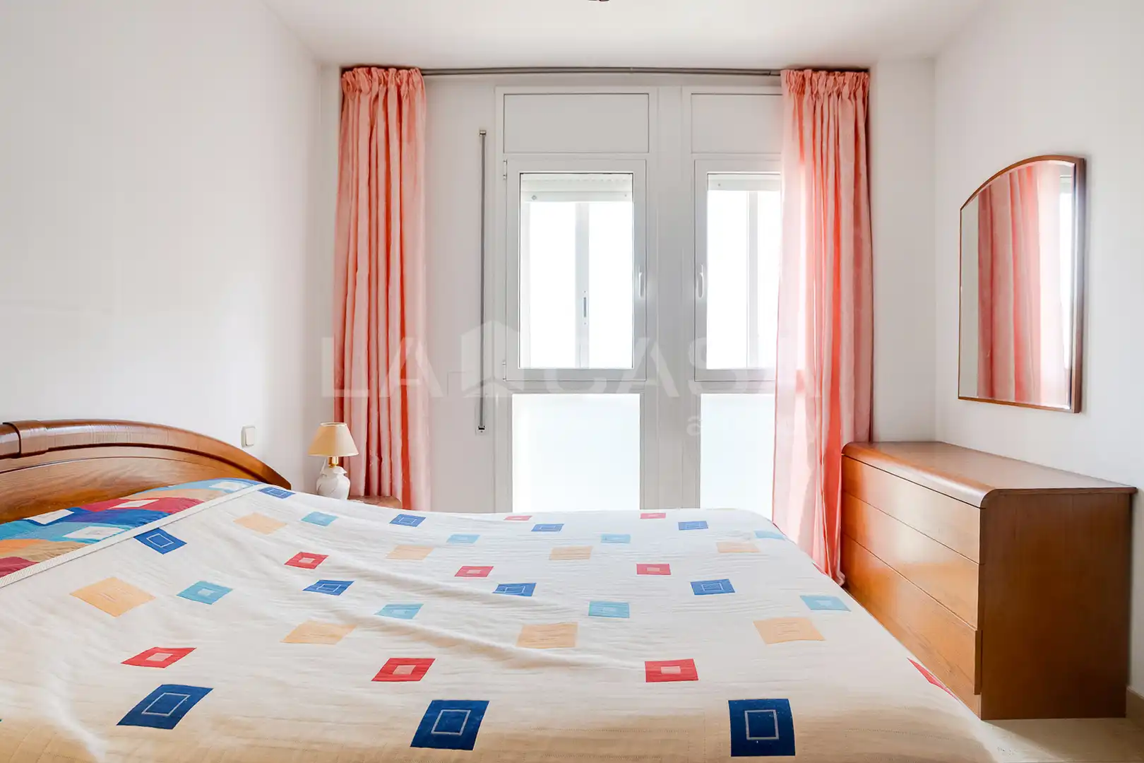 Habitación de Piso en venta en Cornellà de Llobregat con Calefacción y Balcón