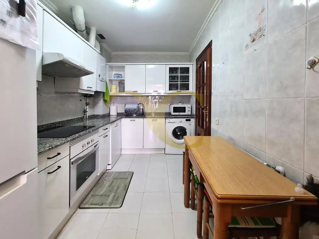 Kitchen of Apartments for sale in Oviedo   with Heating and Furnished