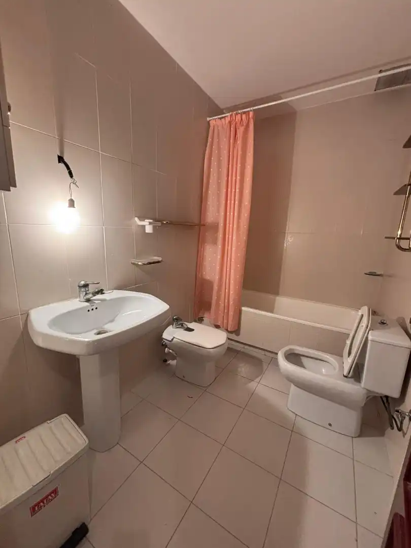 Baño de Casa adosada en venta en Sant Esteve Sesrovires con Calefacción, Terraza y Trastero