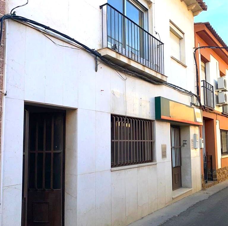 Casa adosada en venta en Constitucion, Hinojosas de Calatrava