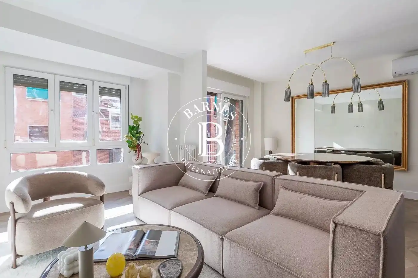 Living room of Flat for sale in Madrid  with Air Conditioner, Heating and Furnished