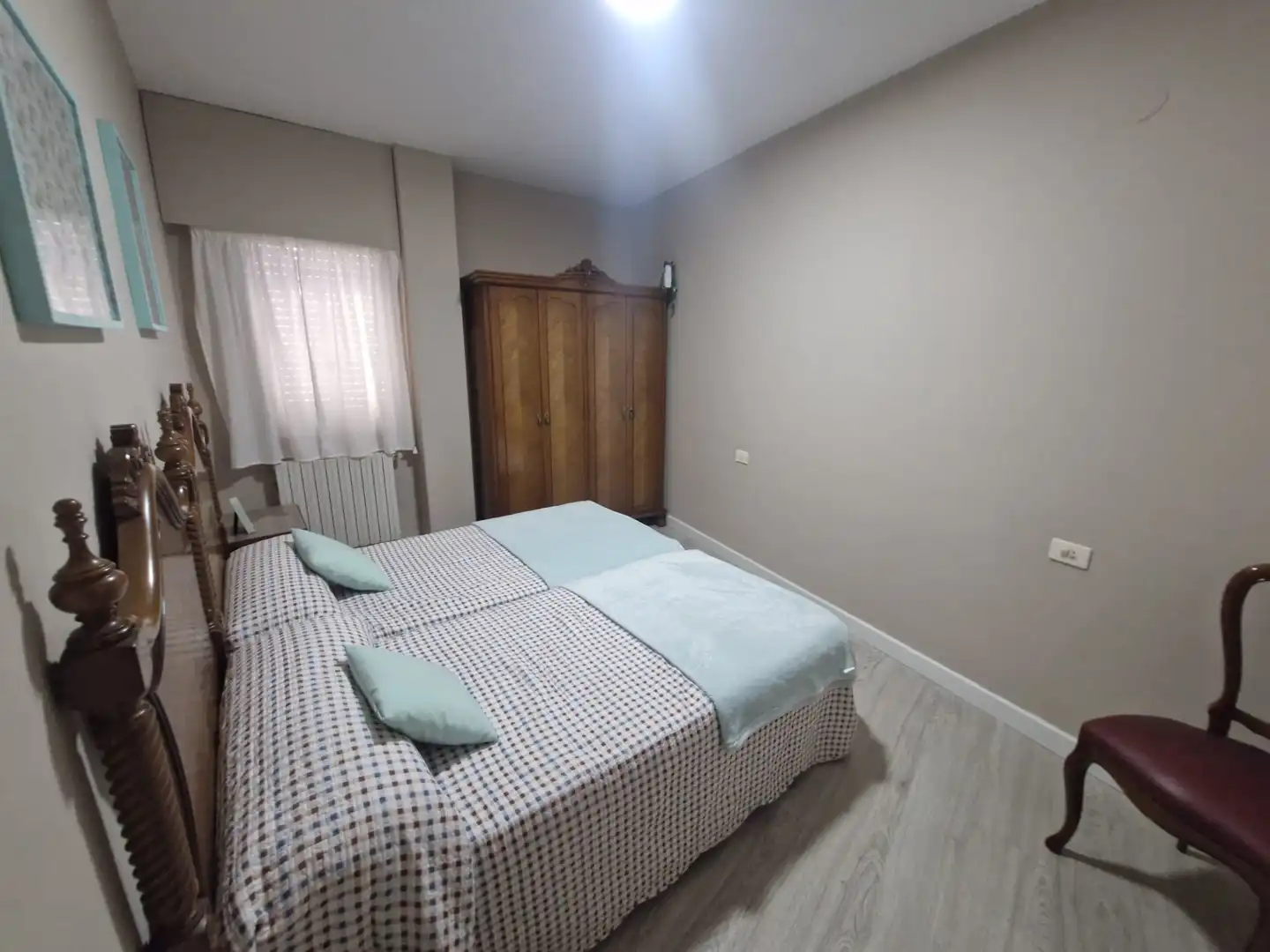 Habitación de Casa o chalet de alquiler en Ourense Capital  con Calefacción, Parquet y Terraza
