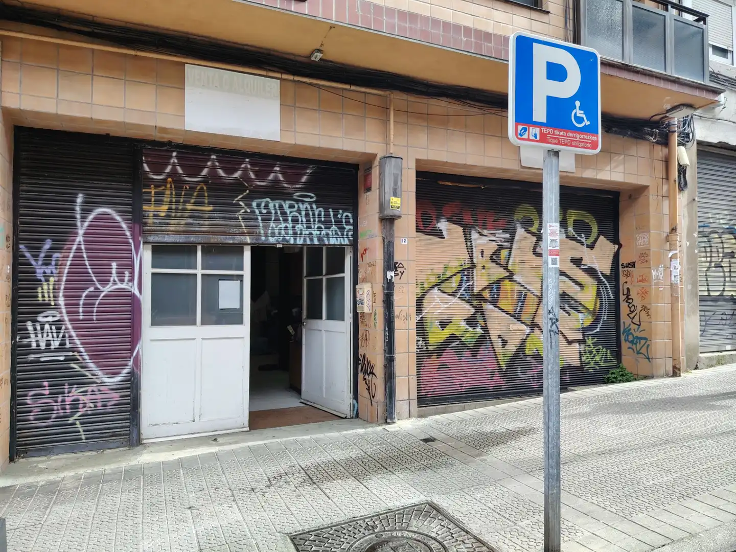 Vista exterior de Local en venda en Bilbao 