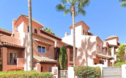 Exterior view of Single-family semi-detached for sale in Marbella  with Air Conditioner, Terrace and Balcony