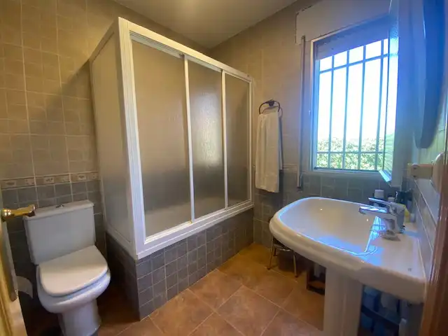 Baño de Finca rústica en venta en Sonseca con Calefacción, Jardín privado y Terraza