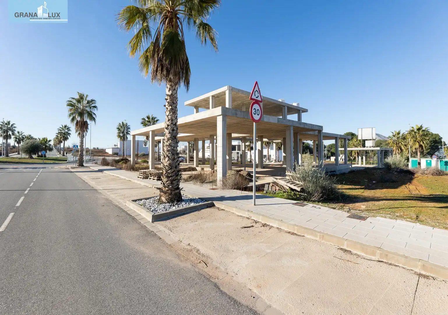 Außenansicht von Residential zum Verkauf in Calicasas