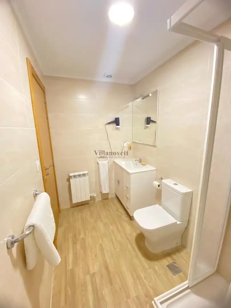 Bathroom of Apartments for rent in Vigo   with Heating, Terrace and Furnished