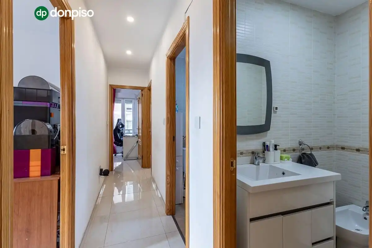 Flat for sale in Granada  with Air Conditioner and Terrace