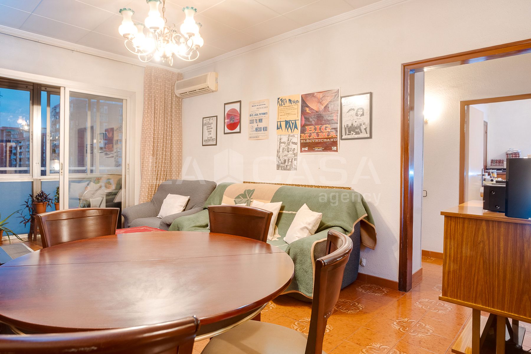 Sala de estar de Piso en venta en  Barcelona Capital con Balcón
