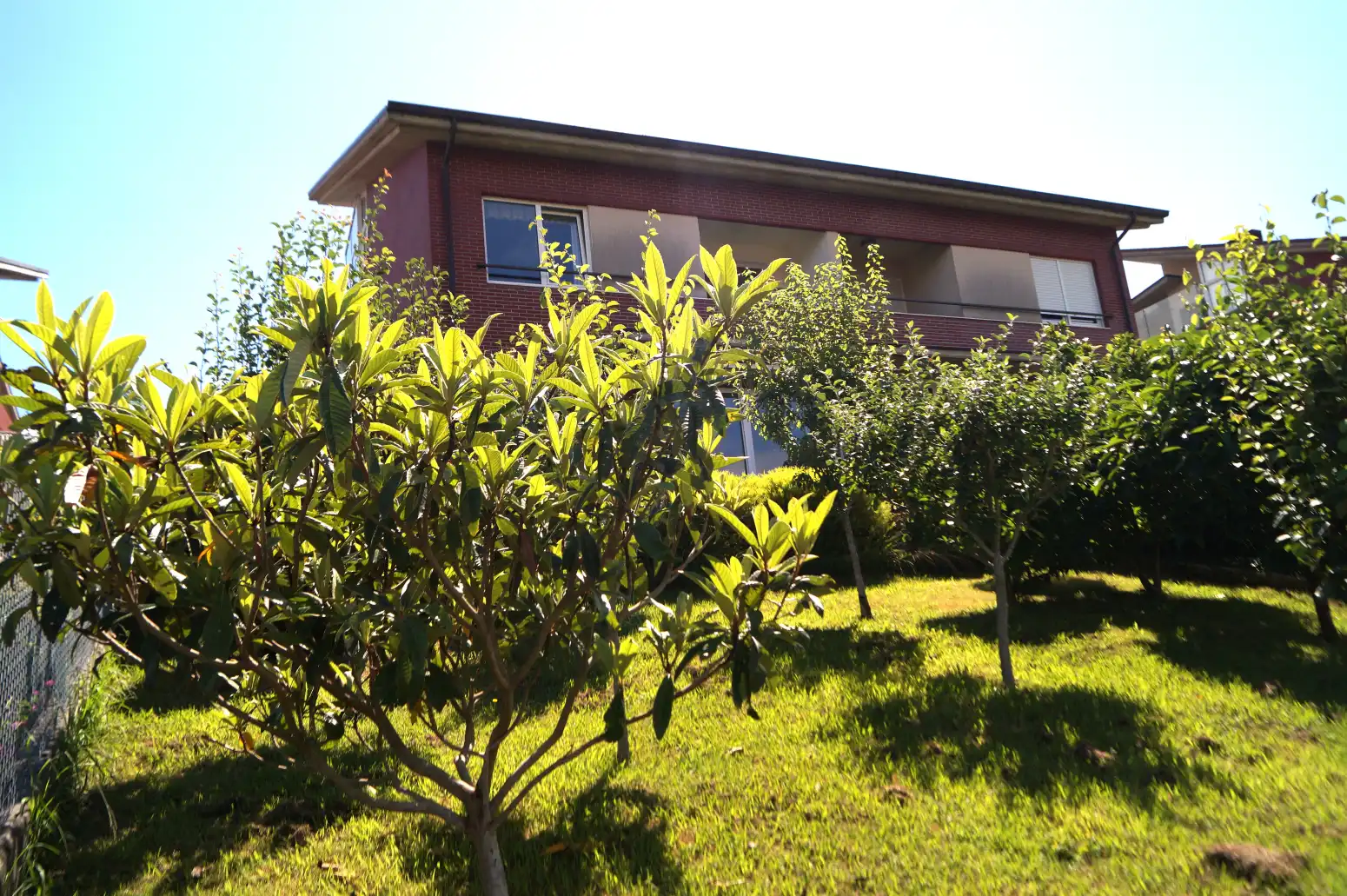 Vista exterior de Casa o xalet en venda en Medio Cudeyo amb Calefacció, Jardí privat i Terrassa