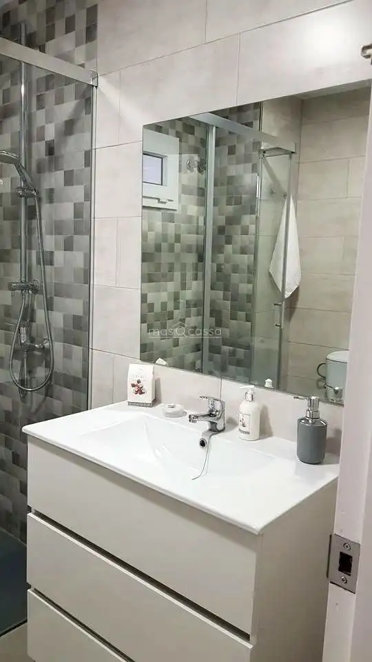 Baño de Piso de alquiler en La Línea de la Concepción con Amueblado
