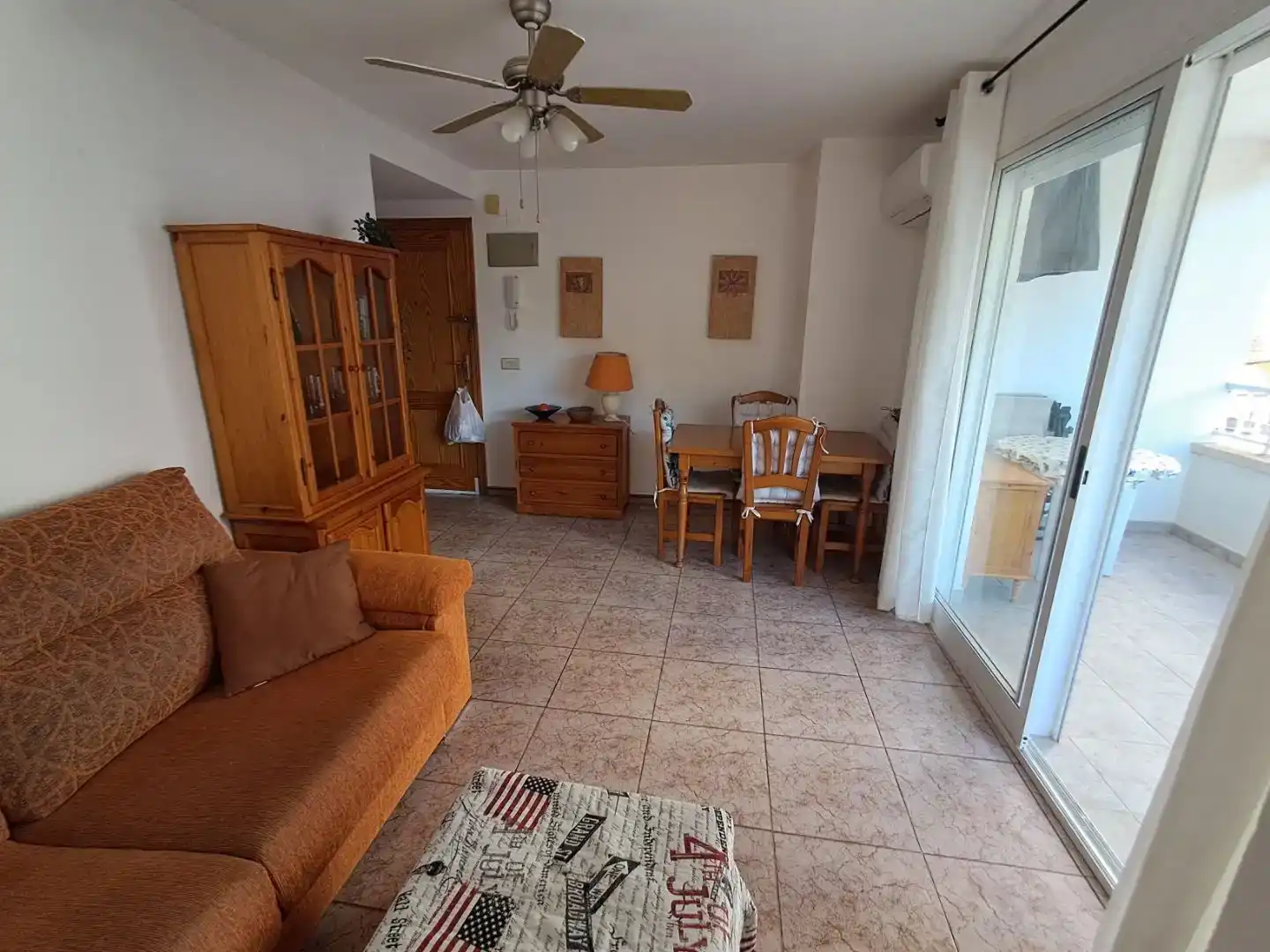 Wohnzimmer von Wohnung zur Miete in Miramar, Valencia