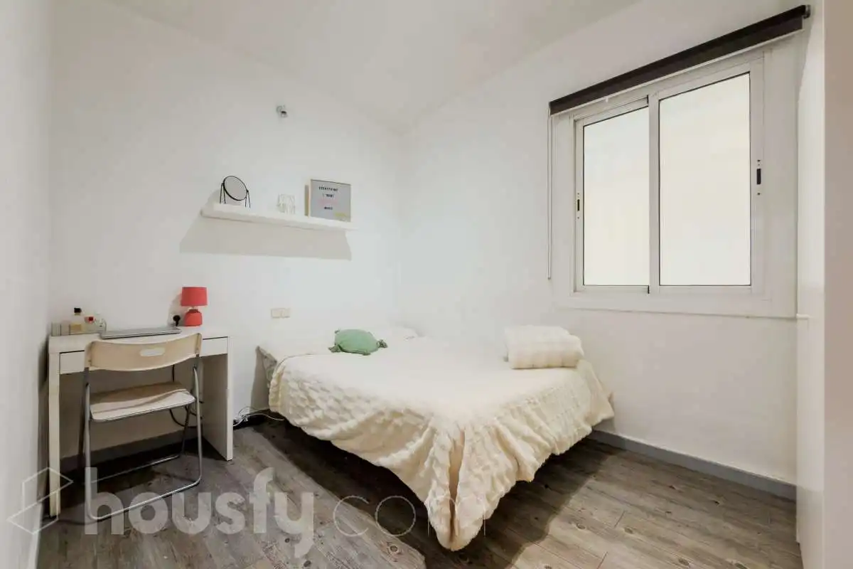 Habitación de Planta baja en venta en Barcelona con Aire acondicionado, Calefacción y Amueblado