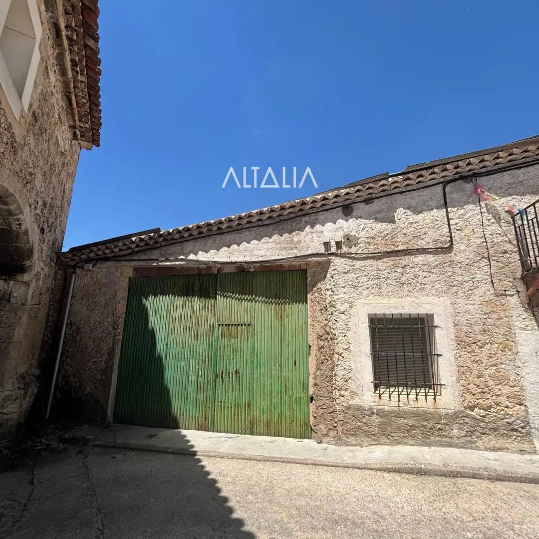 Vista exterior de Casa o xalet en venda en Poyatos amb Calefacció, Terrassa i Traster