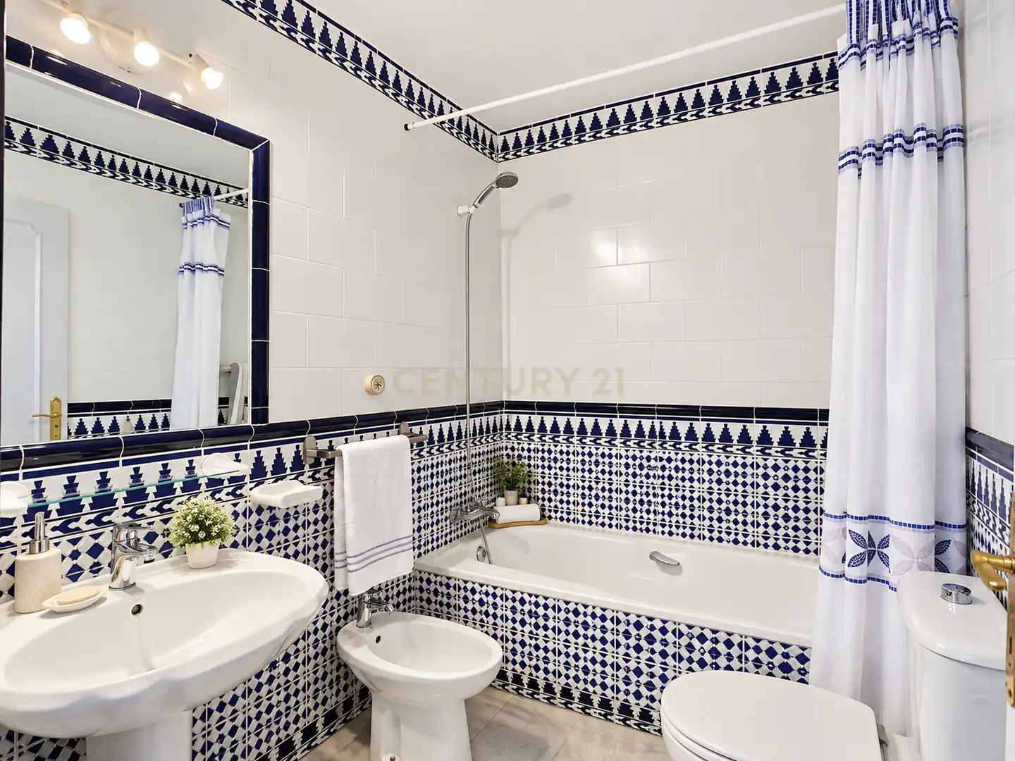 Bany de Apartament en venda en Benalmádena amb Aire condicionat i Piscina