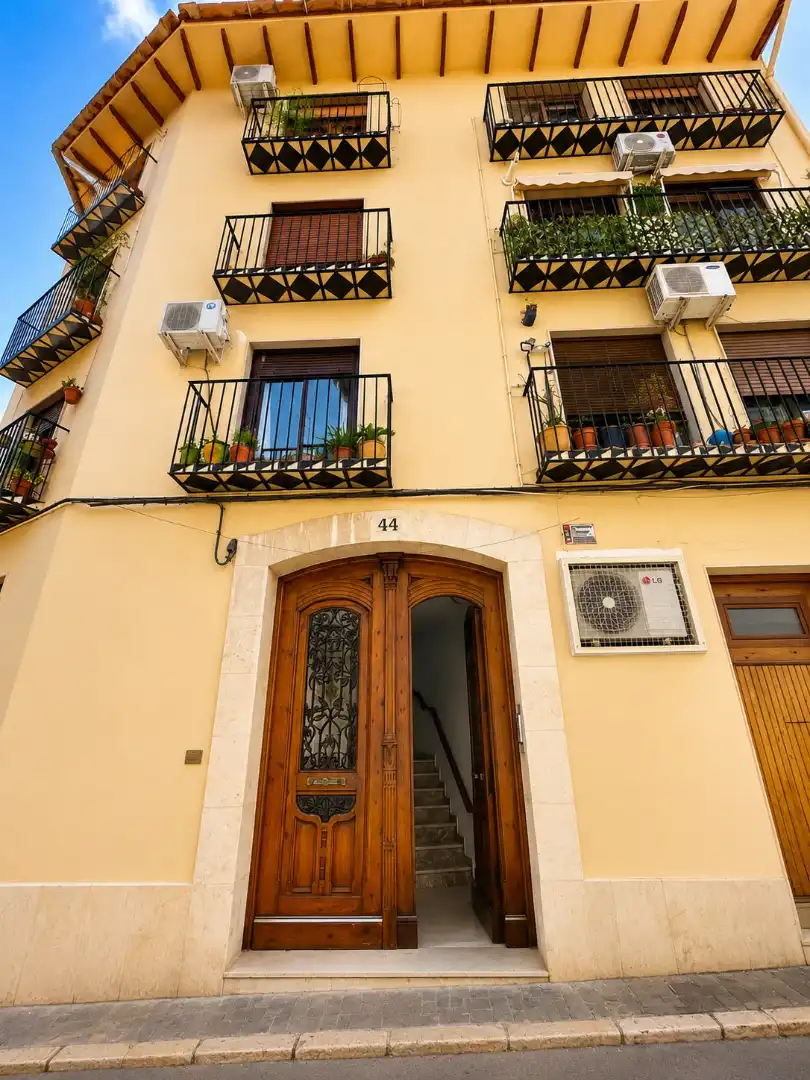 Exterior view of Flat for sale in Chiva  with Air Conditioner, Oven and Balcony