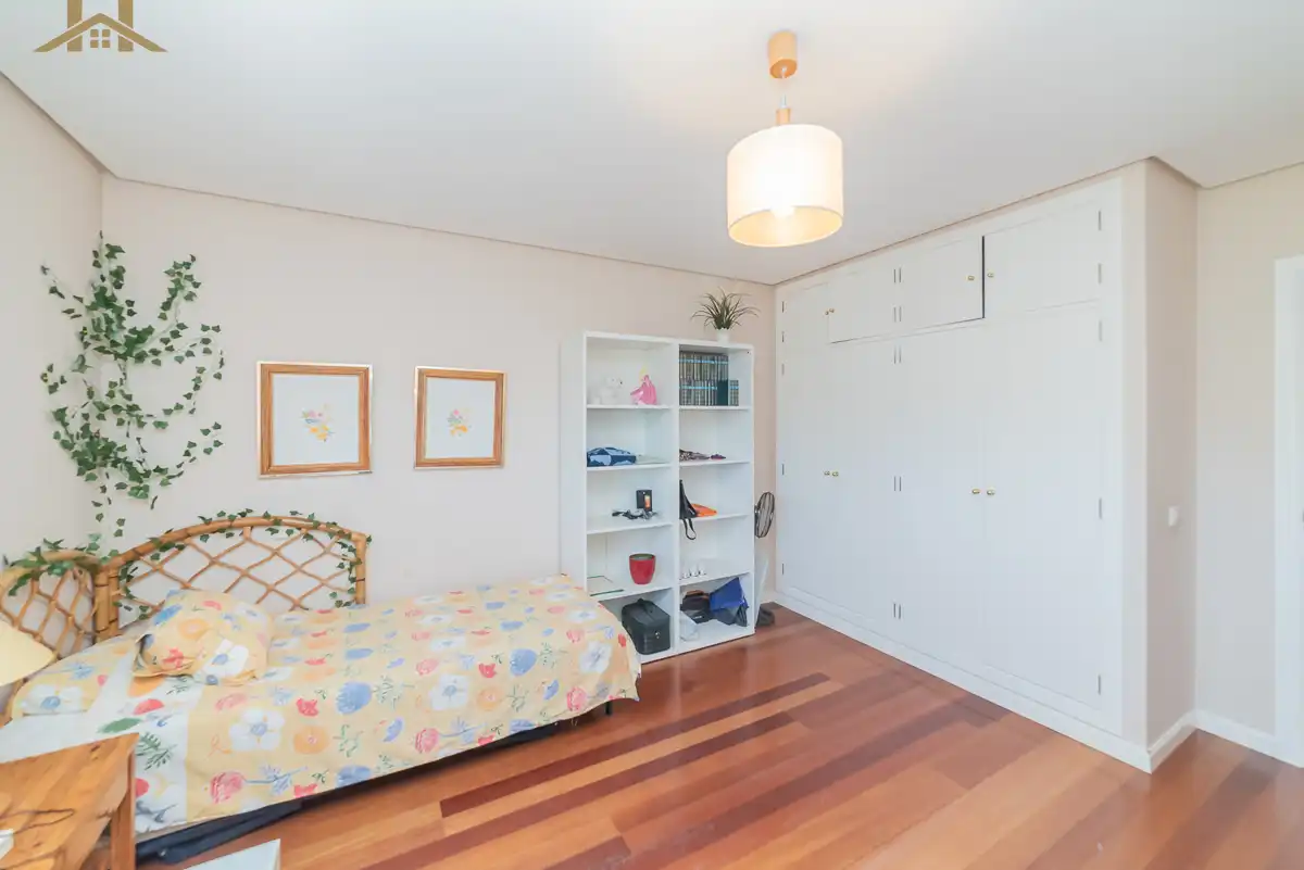 Schlafzimmer von Haus oder Chalet zum Verkauf in Torrelodones mit Heizung, Privatgarten und Terrasse