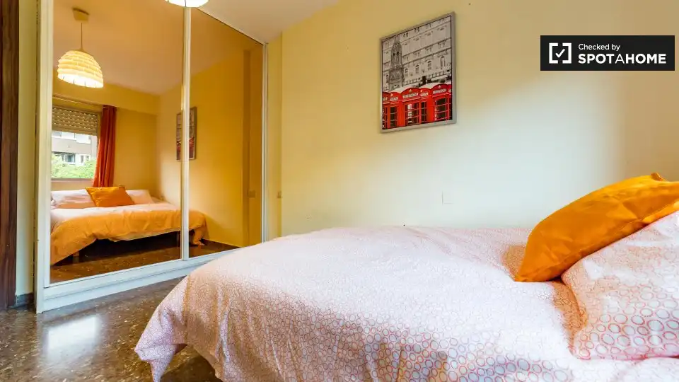 Bedroom of Flat for rent in Valencia  with Air Conditioner, Heating and Furnished