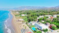Vista exterior de Àtic en venda en Marbella amb Aire condicionat i Terrassa
