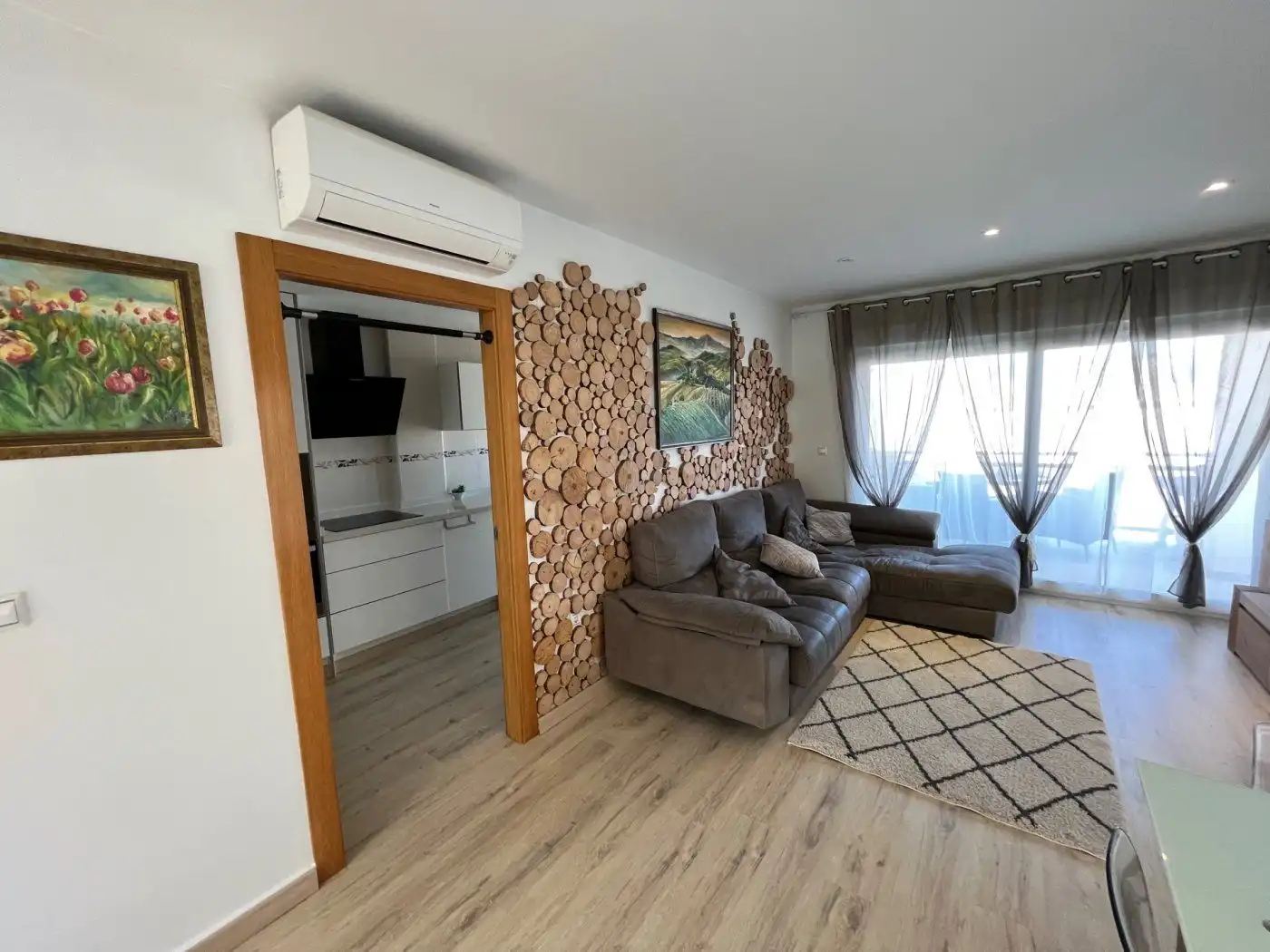 Sala d'estar de Casa o xalet en venda en L'Alfàs del Pi amb Aire condicionat, Jardí privat i Terrassa