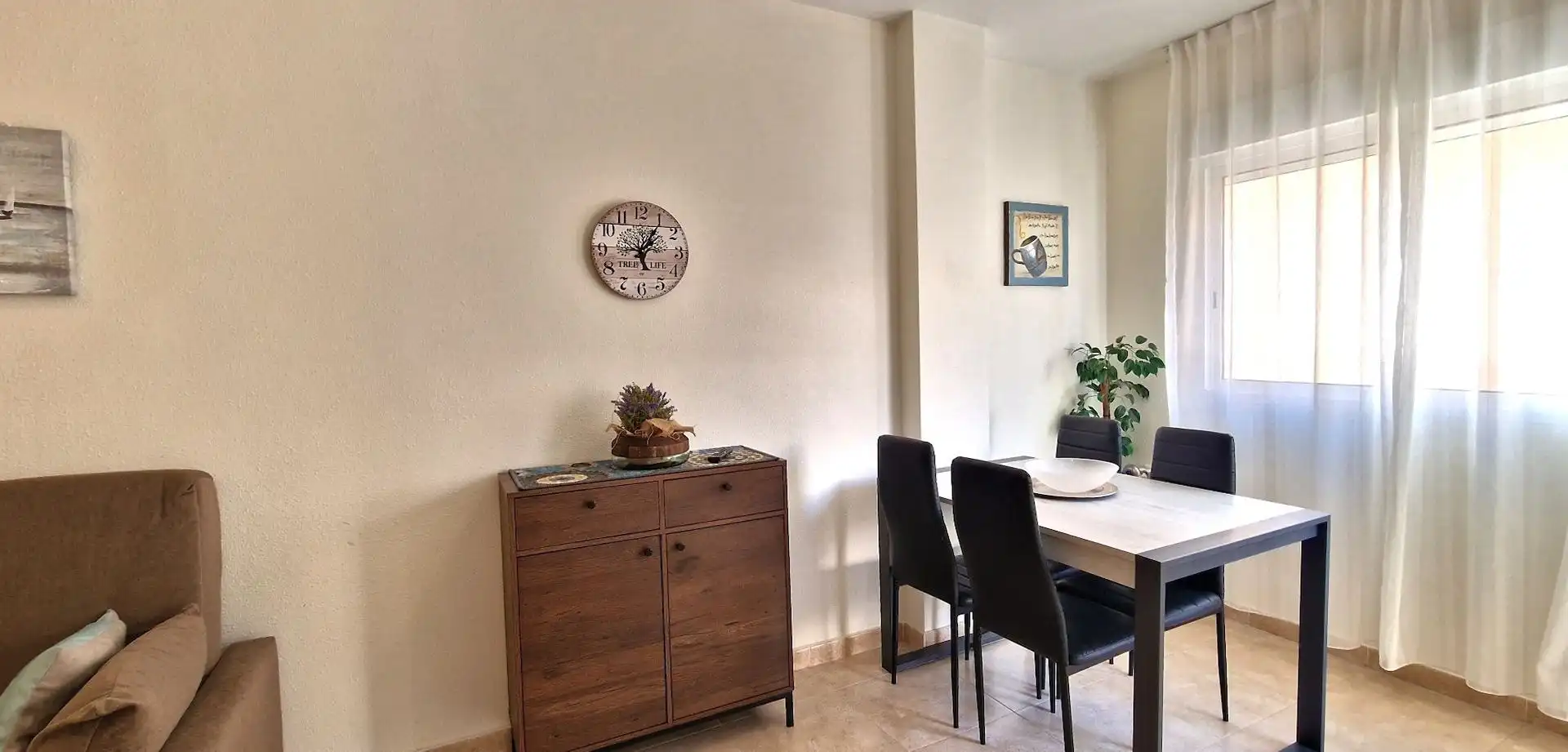 Comedor de Apartamento de alquiler en Torrevieja con Balcón y Internet