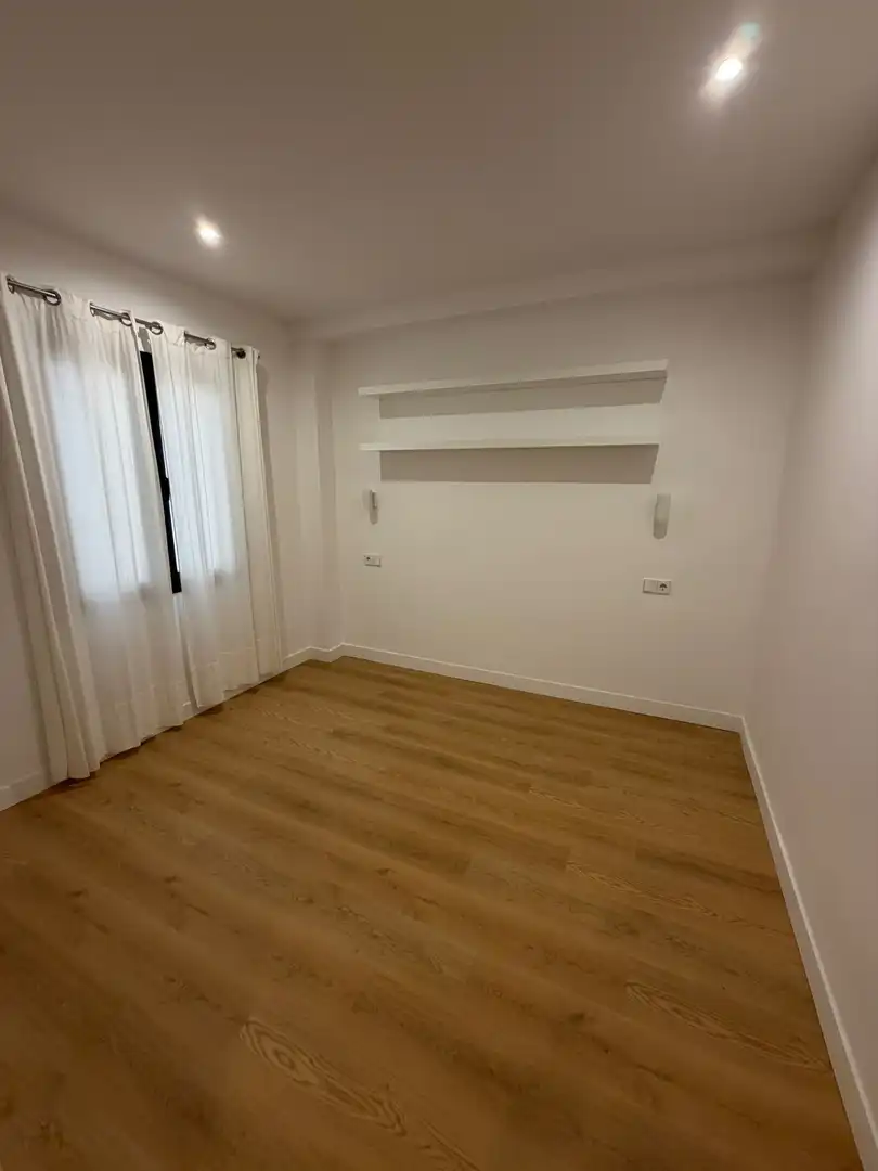 Schlafzimmer von Wohnung zur Miete in Centre