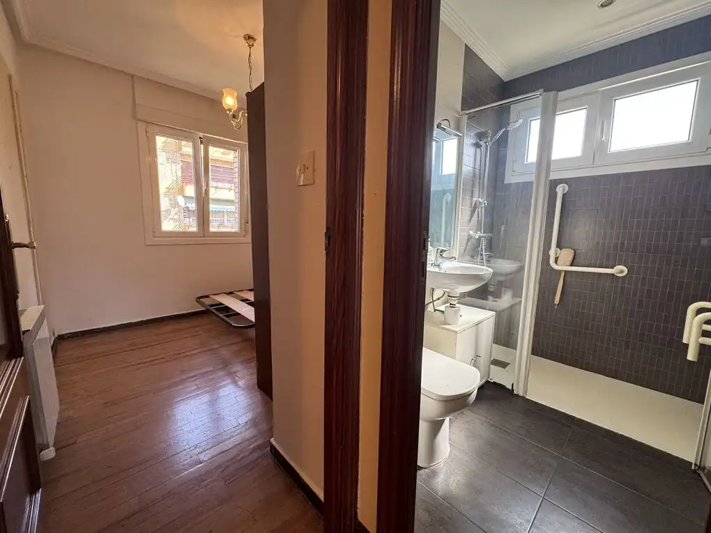 Bathroom of Flat for sale in Legazpi  with Heating and Balcony