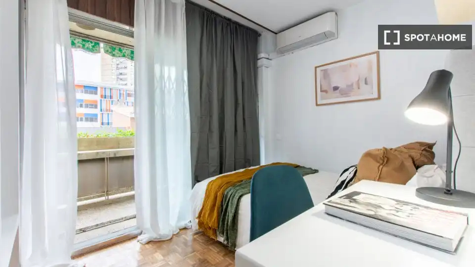 Bedroom of Flat for share in Madrid  with Air Conditioner, Terrace and Furnished