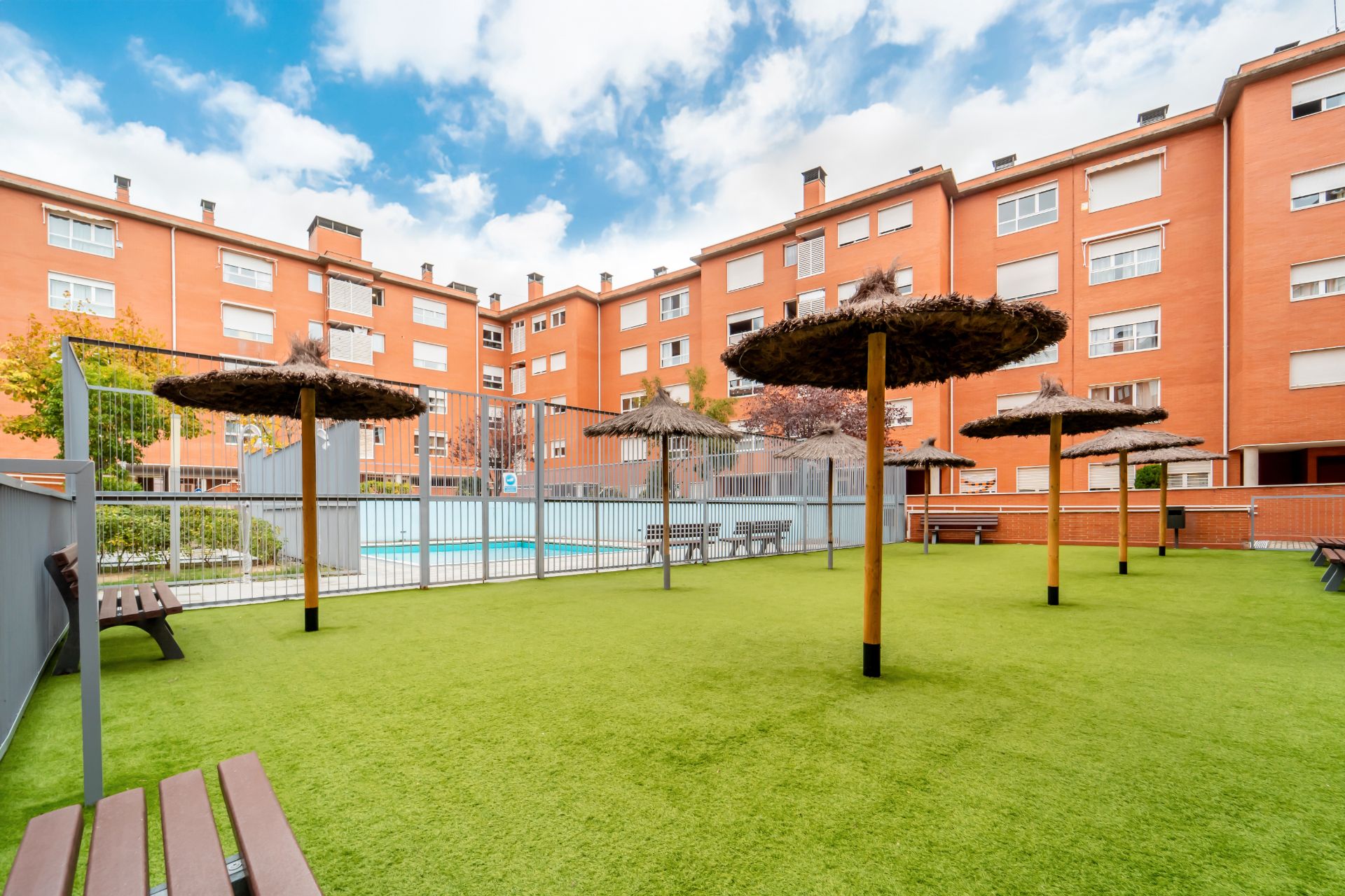 Exterior view of Flat for sale in  Madrid Capital  with Community pool
