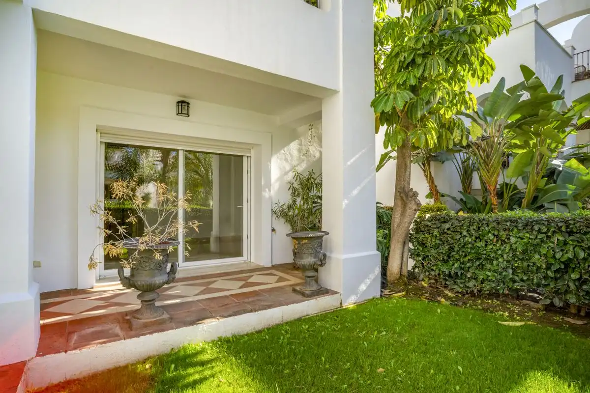 Jardí de Planta baixa en venda en Marbella amb Aire condicionat, Calefacció i Jardí privat