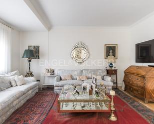 Sala d'estar de Apartament en venda en  Madrid Capital amb Aire condicionat