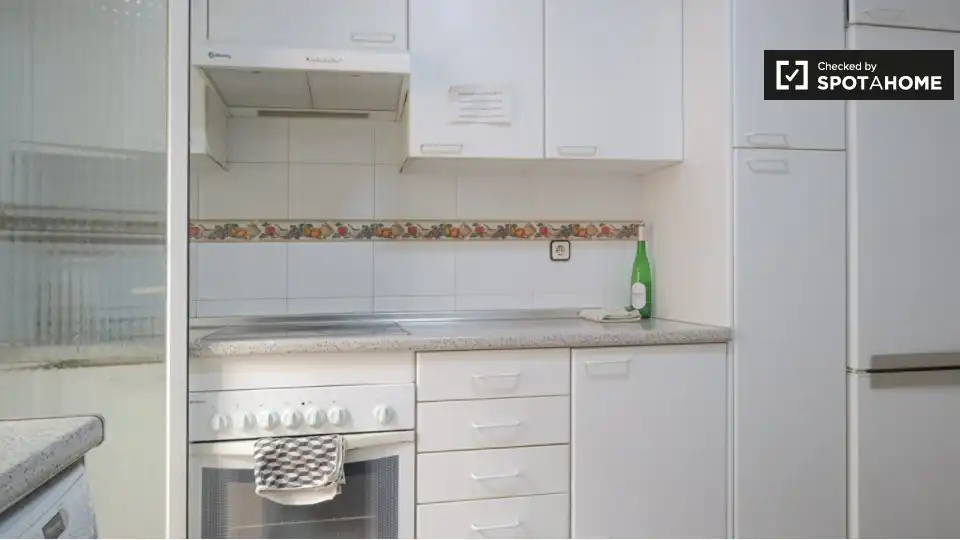 Kitchen of Flat for rent in Madrid  with Air Conditioner, Heating and Furnished